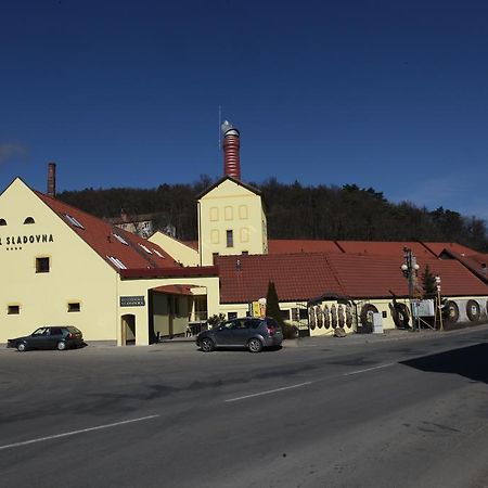 צ'רנה הורה Hotel Sladovna מראה חיצוני תמונה