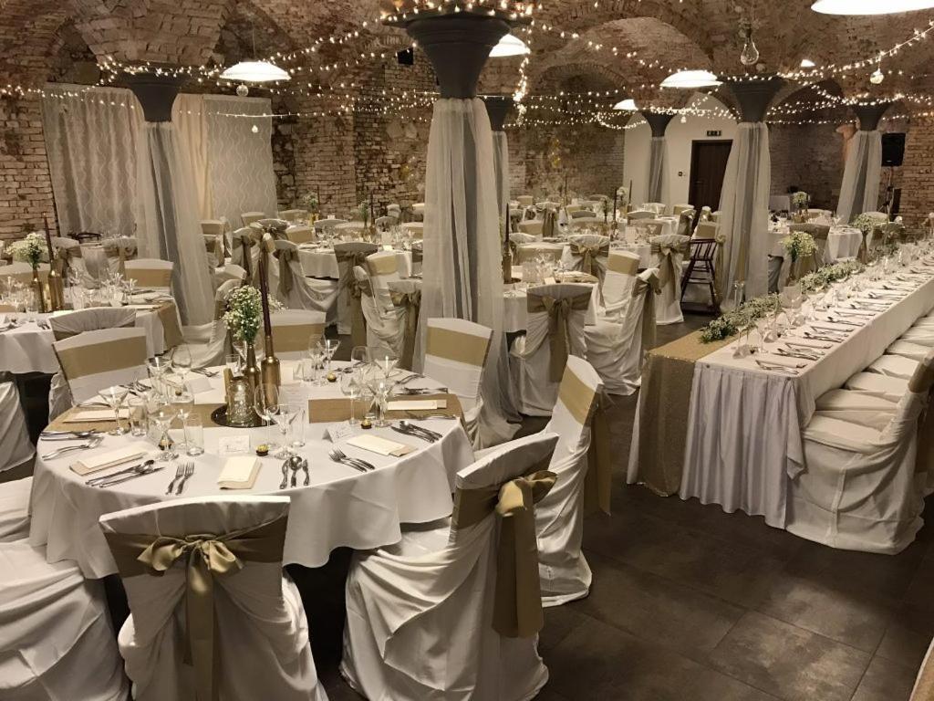 צ'רנה הורה Hotel Sladovna מראה חיצוני תמונה