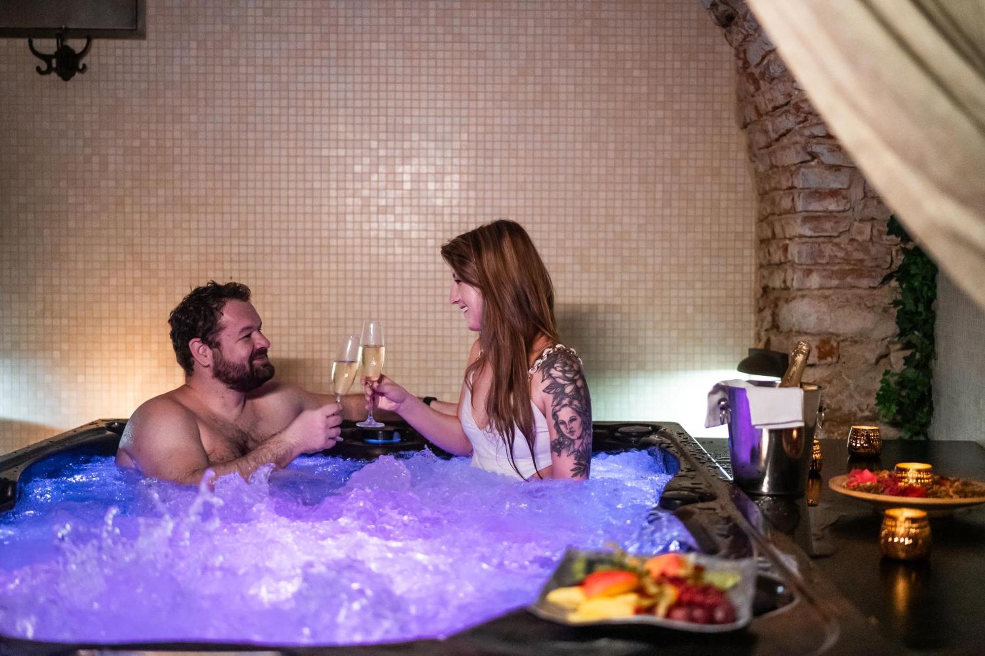 צ'רנה הורה Hotel Sladovna מראה חיצוני תמונה