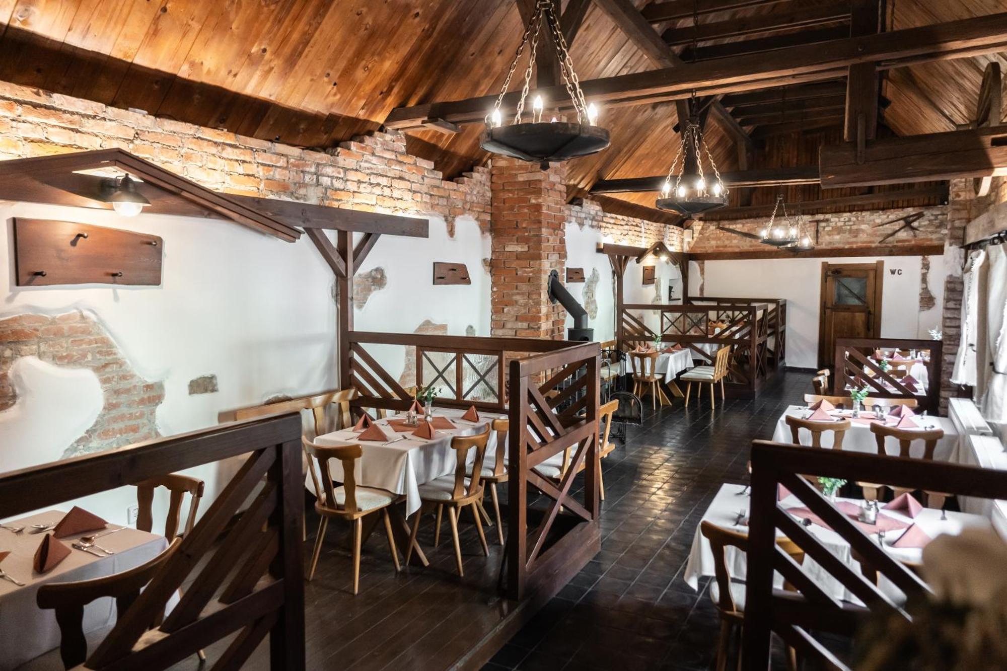 צ'רנה הורה Hotel Sladovna מראה חיצוני תמונה